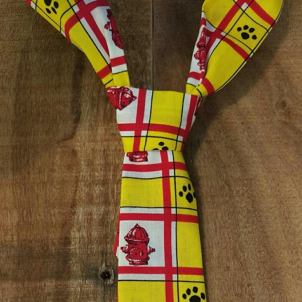 Infant necktie with matching crib shoes